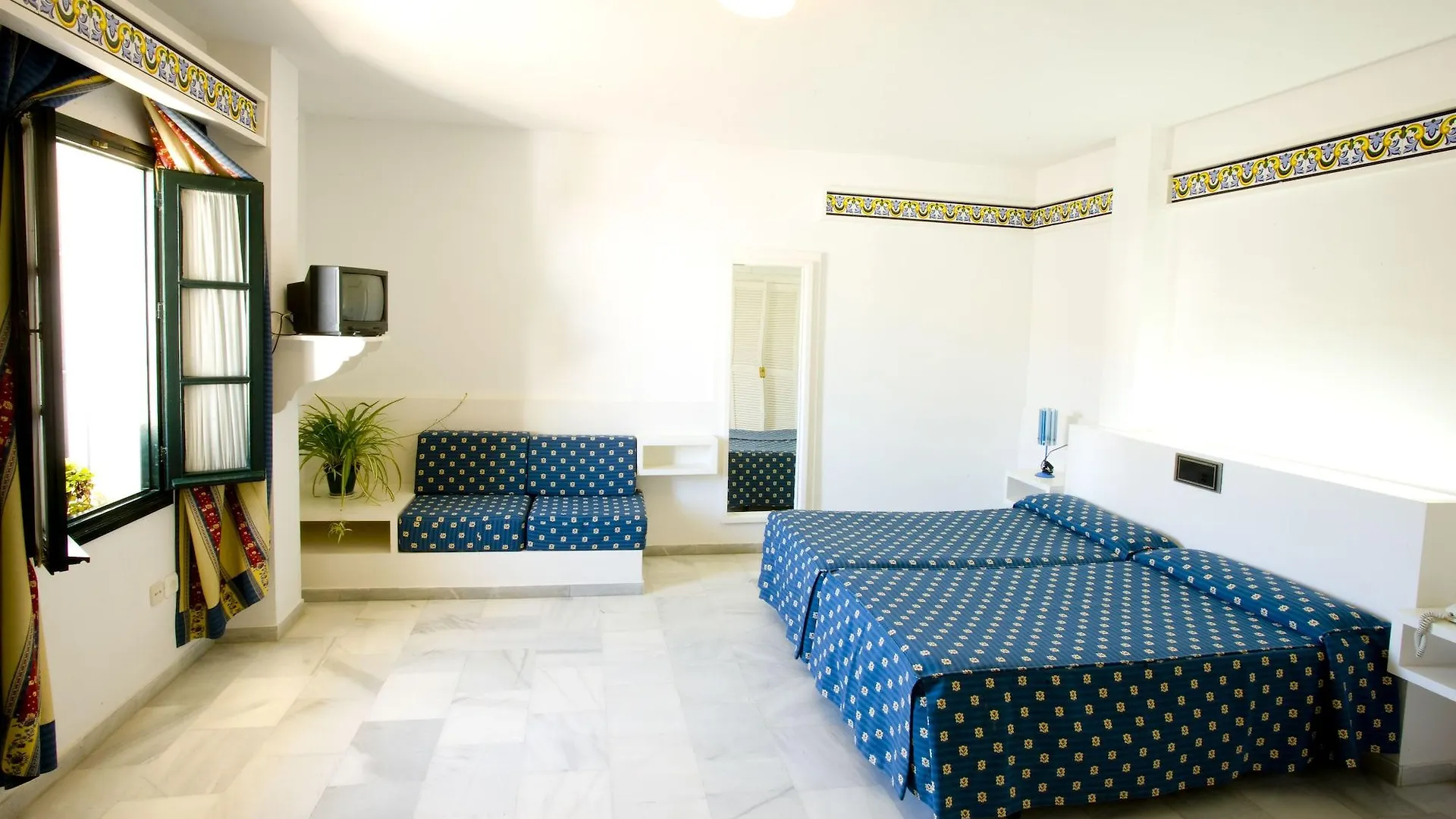 Los Helechos Sanlucar de Barrameda 3*,  Spain